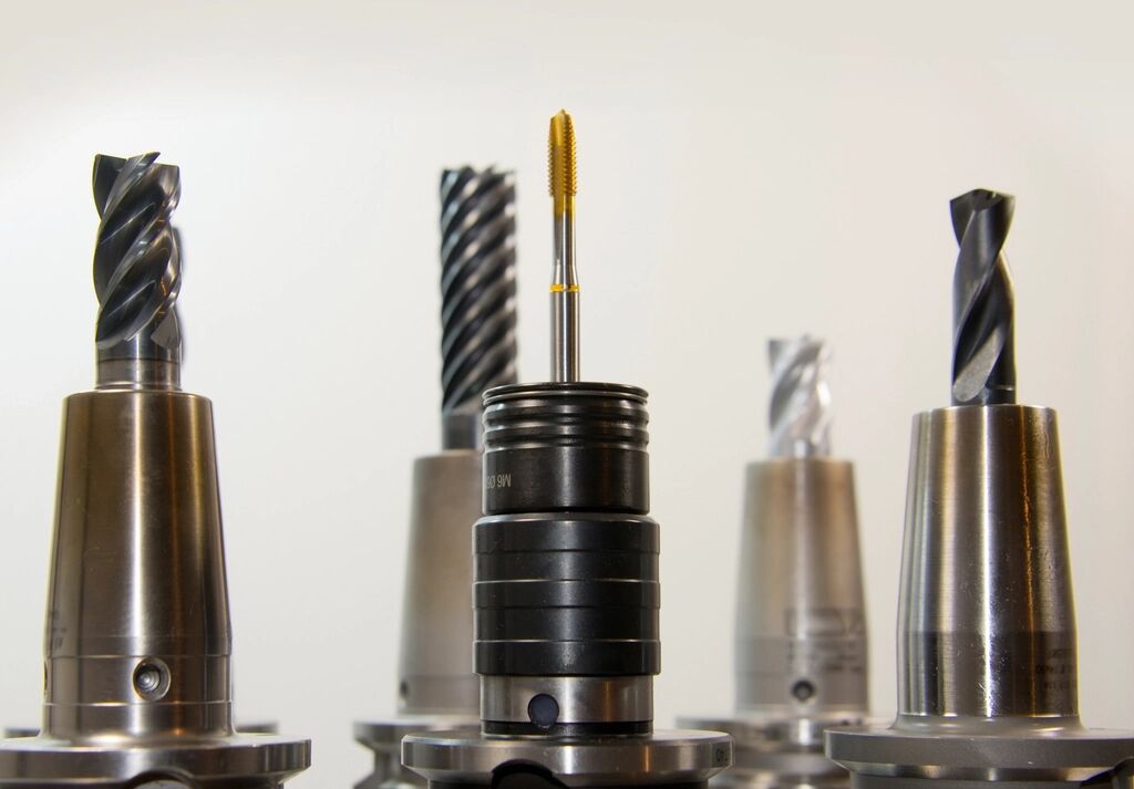 Milling cutters in tool holders